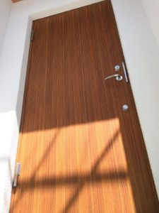 ガデリウス　玄関ドア